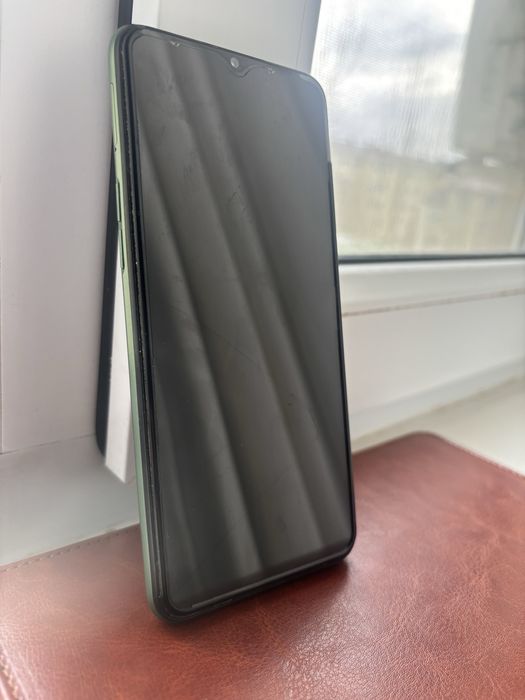 Телефон Realme 6i.