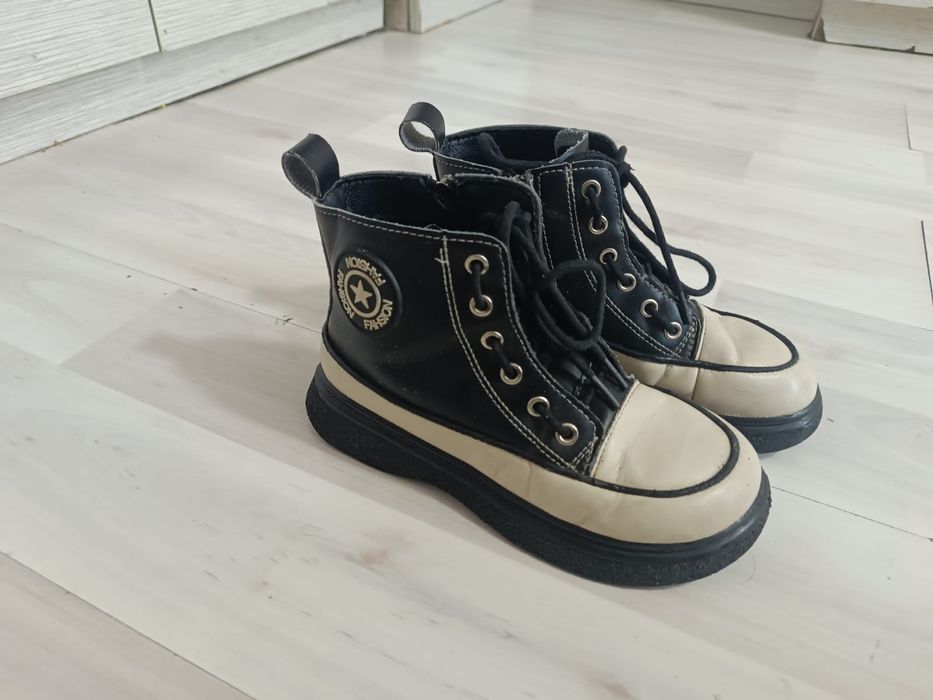 Продам детскую обувь