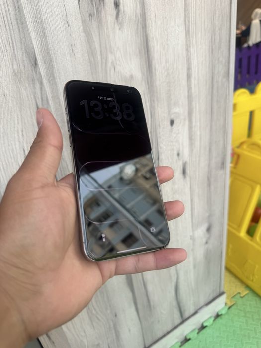 iPhone 15 Pro Max 87% Batare