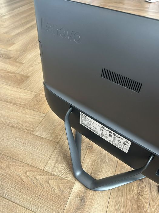 Моноблок Lenovo в рабочем состоянии
