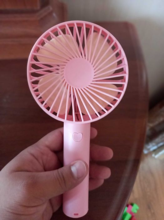 Доставка есть! Вентилятор мини ручной батарейка заряжается новый