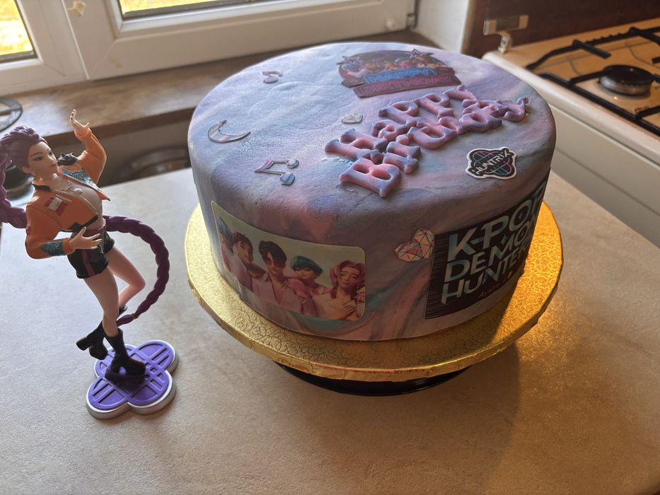 Hartie de zahar imprimata cu Demon Hunters Huntrix si Saja Boys