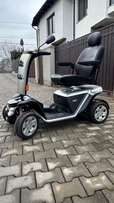 Scaun carucior tricicleta scuter  carut dizabilitati electric handicap