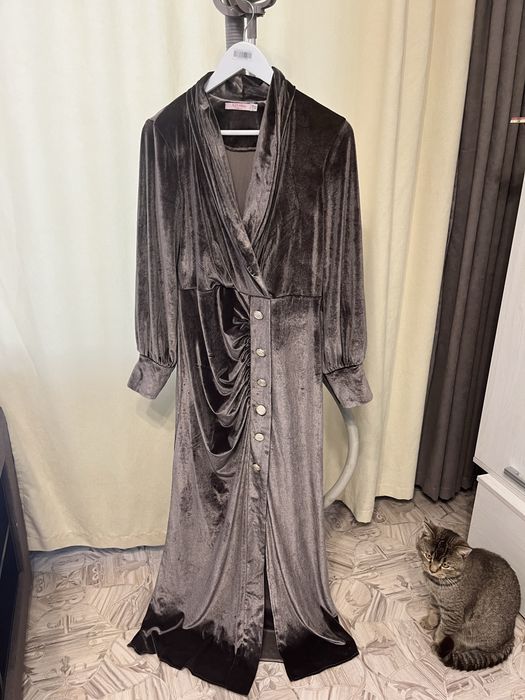 Продам женские платья