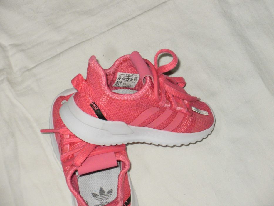 ADIDAS оригинални детски маратонки 22