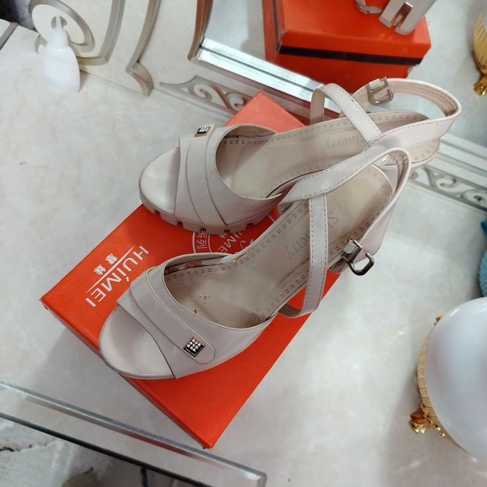 Oyoq kiym kiylgan faqat