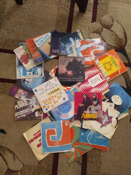 Продам пластинки разные и др сборник бобины  и ДВД диски