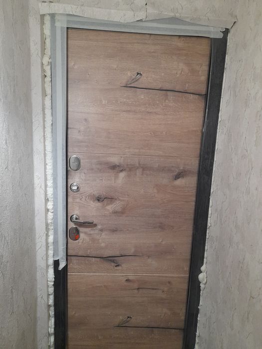 Продаём дверь входную