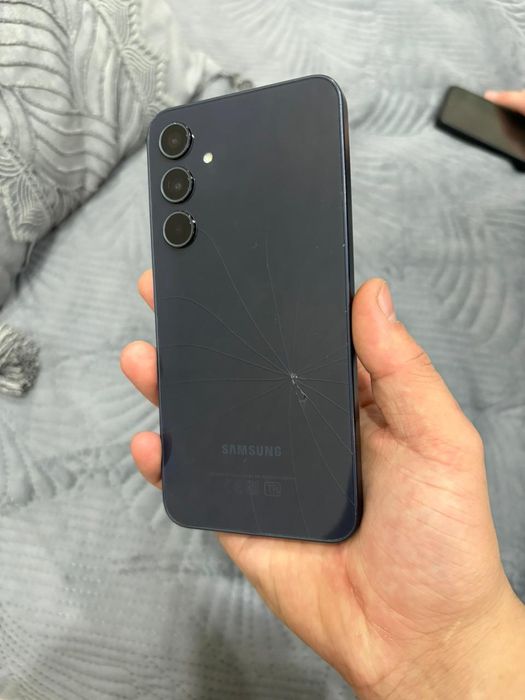 Продам Самсунг А35