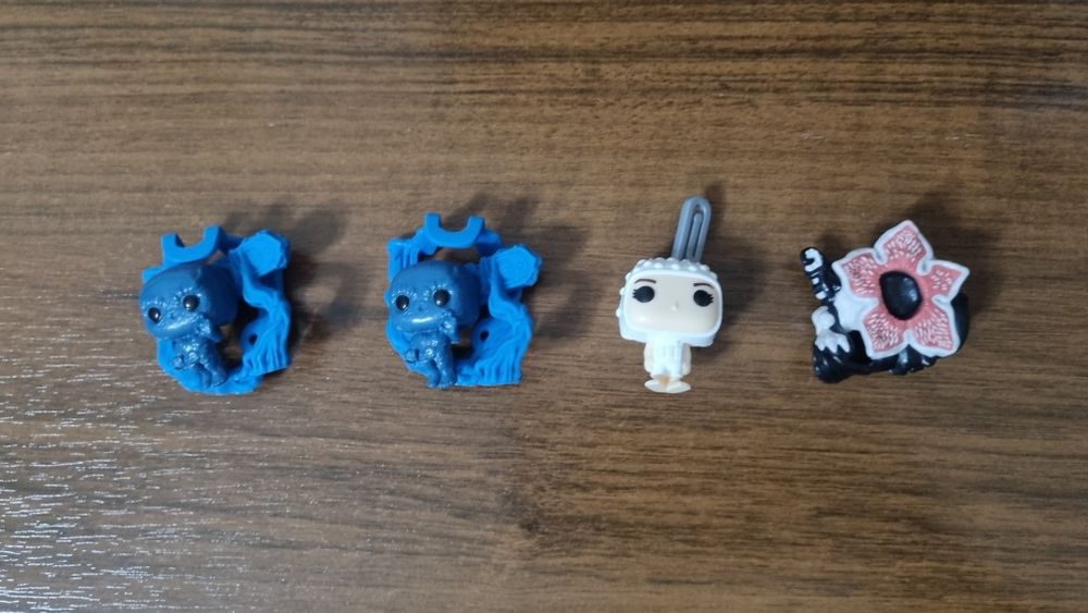 Продаю фигурки киндер Очень странные дела