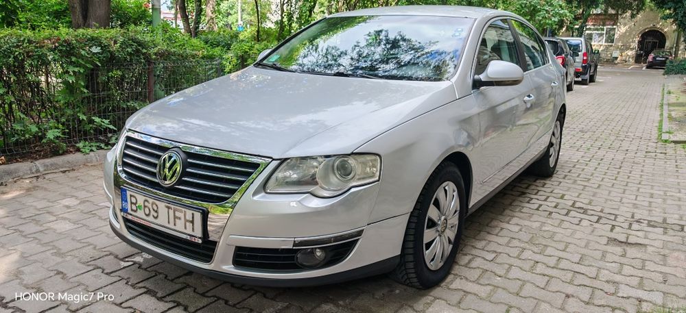 Revizii doar la service autorizat!
Fabricat 2008
Rulaj 285.000 km 
Motor 1.9 TDI

Model Highline
Singur proprietar de Nou.

Rog seriozitate!