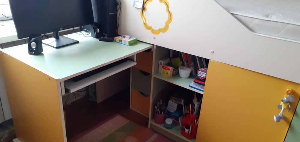 Кровать детская .