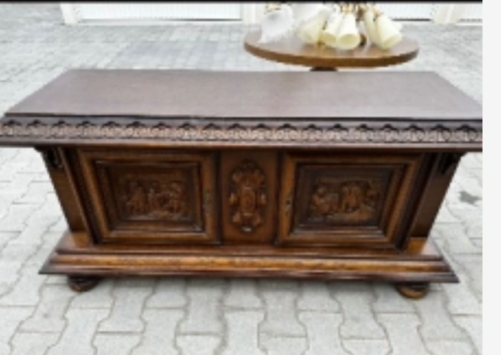 Антикварен масивен бюфет с ръчна дърворезба – около 1875.г