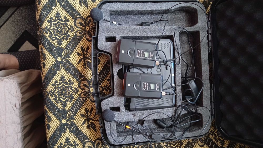 Продавам микрофони на 2-3 участия,неразличими от нови