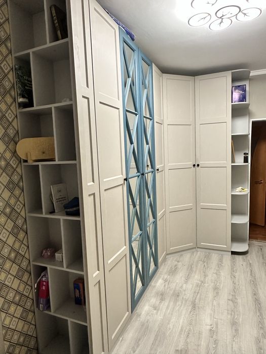 Продам угловой шкаф