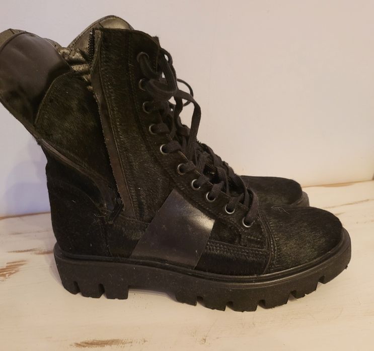 Намаление Италиански боти от кожа на пони с косъм 100лв Промо Цена!