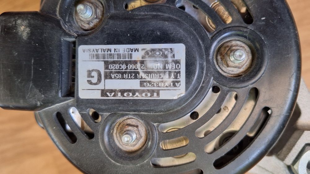 Продается генератор Toyota corolla.