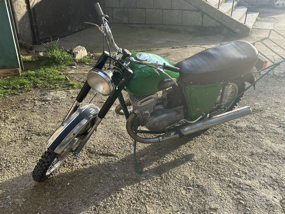 Продавам Иж Планета 2