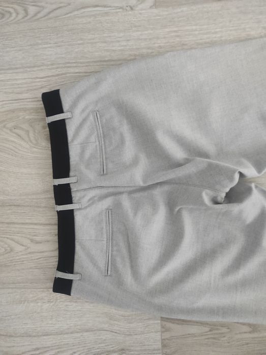 Vand pantaloni eleganti Zara - marimea 32