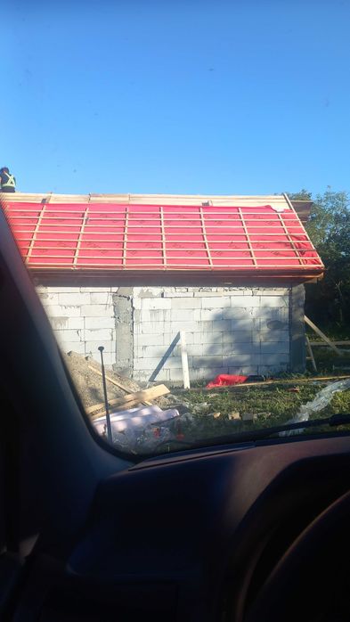 Executăm acoperișuri complete sau parțiale pentru case, vile, hale,