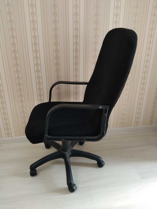 Продам офисные кресла