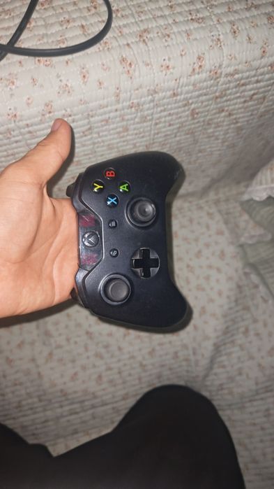 Xbox one  512gb 1джостик