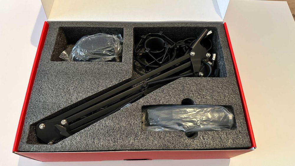 Microfon profesional Trust Emita Plus GXT 252+ pentru streaming