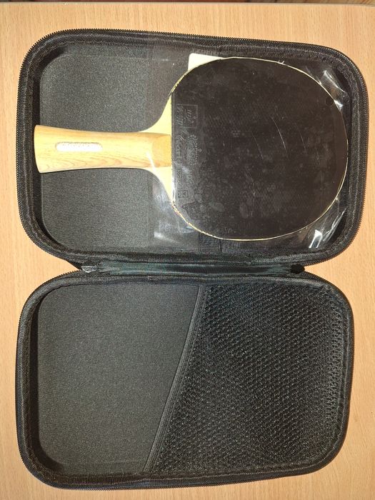 Vând paletă tenis de masa sanwei