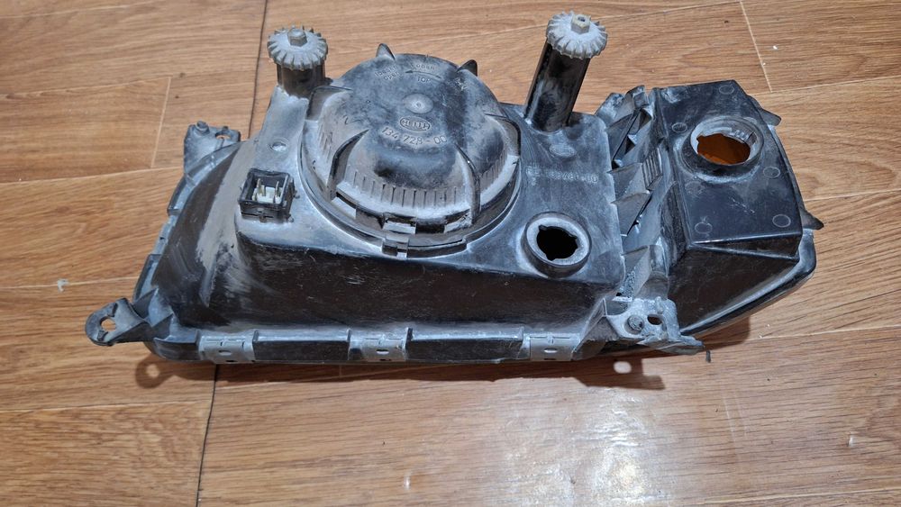 фара Passat B3 правая, Hella