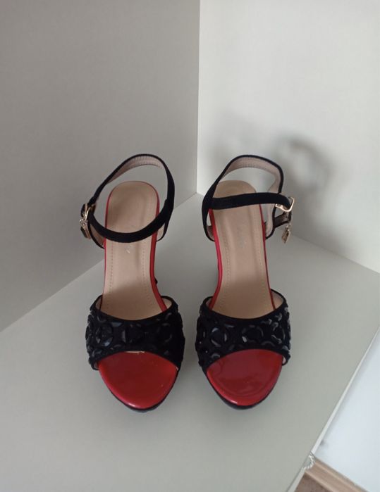 Босоножки красивые