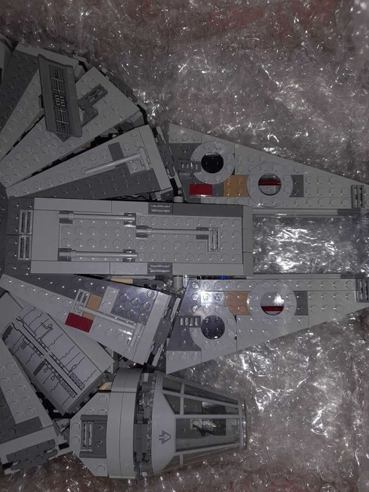 LEGO Star Wars 75105 Millennium Falcon