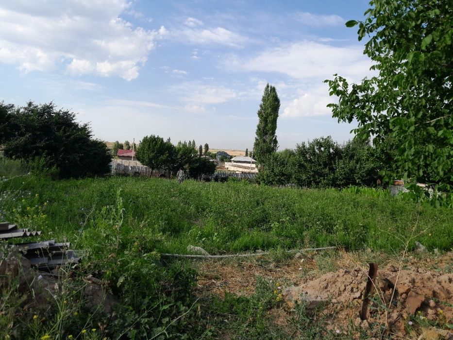 Uy hovli sotiladi