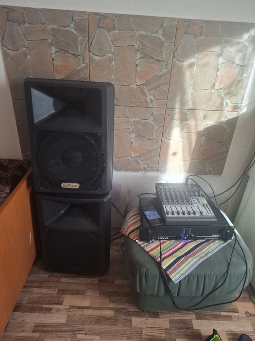 Vând sistem LD boxe oe 12 foarte puternice fără defect