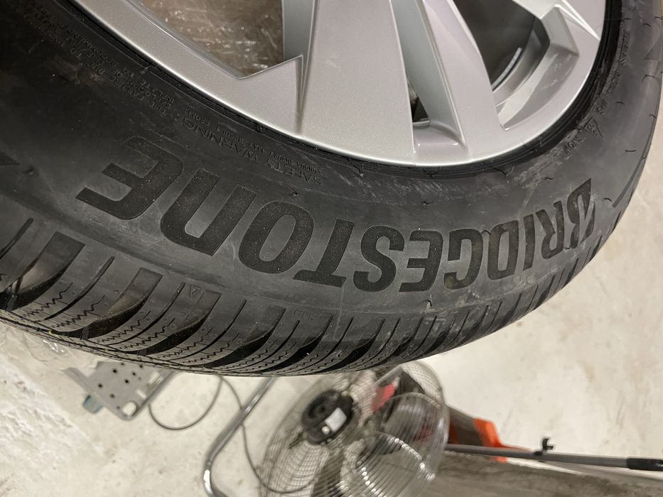 Зимни гуми чисто нови 235/55R19 Bridgestone Blizzak LM005 ч