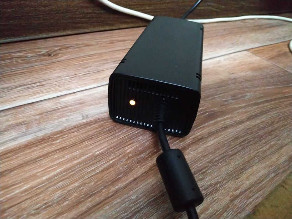 Блок питания Xbox 360 Slim оригинал