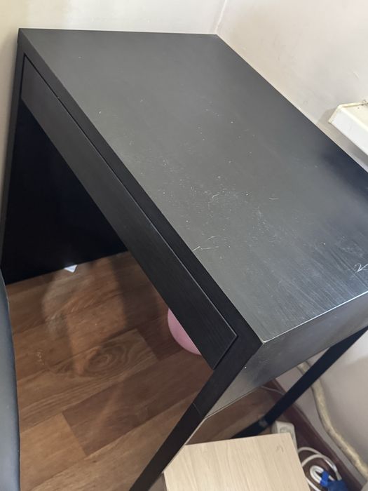 Стол писменный икеа темного цвета