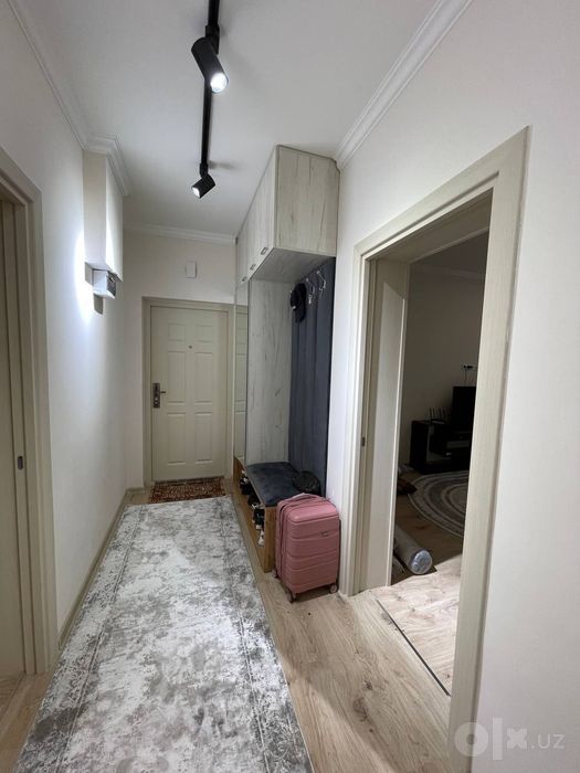 Olmazor city 3 xona sotiladi Evro remont