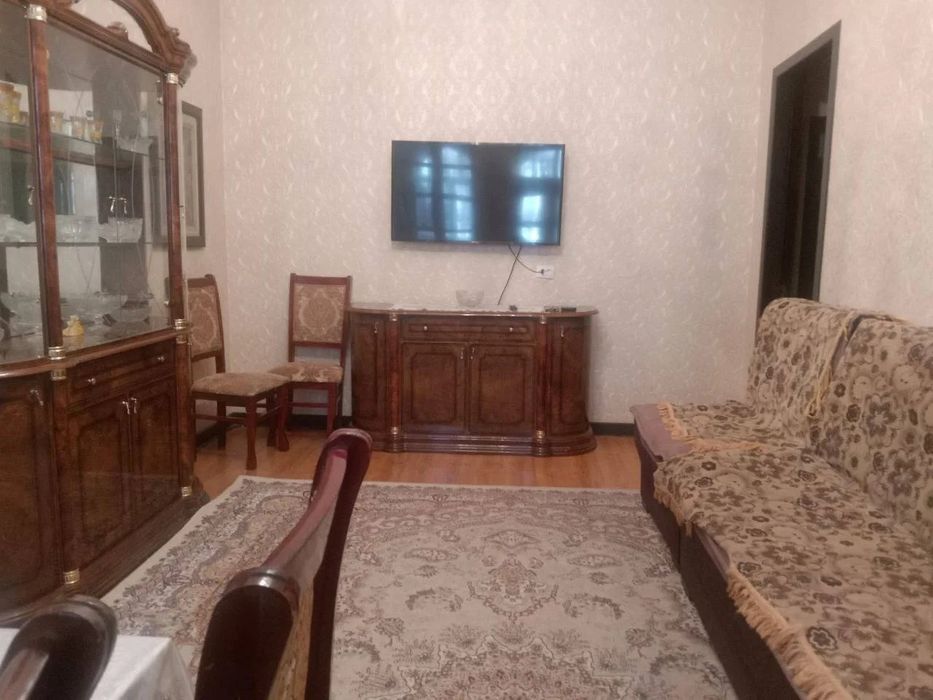 Сдается квартира 2/3/3 от метро А.Навои и м. Пахтакор 100м