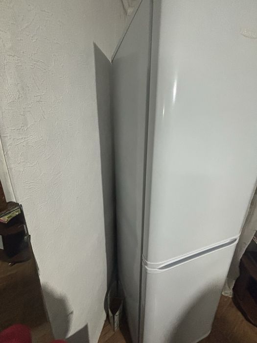 Холодильник бирюса почти новый