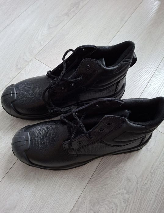 Рабочие ботинки размер 42 и 40