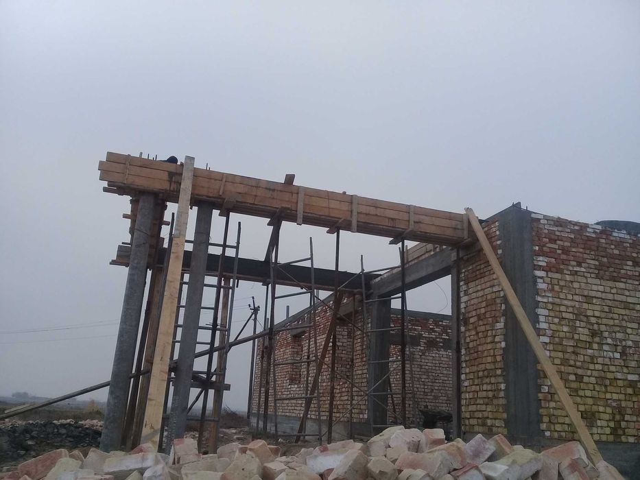 Фундамент куямиз г'ишт терамиз том ёпамиз ломбоз киламиз