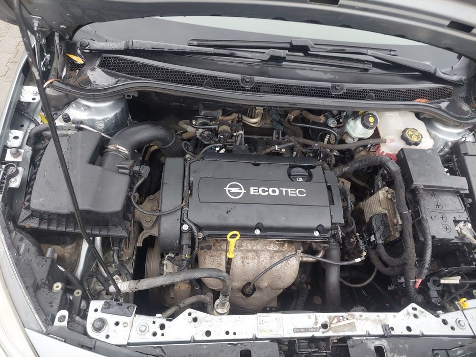 Opel astra j   .