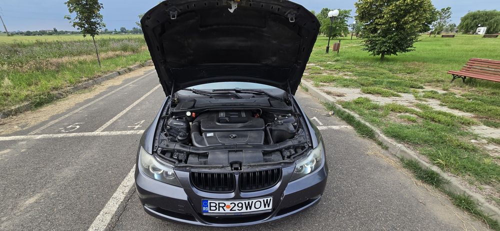 BMW E90                          .