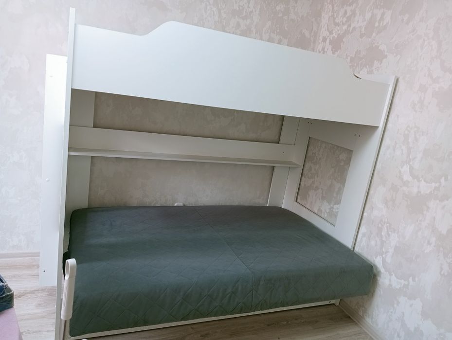 Кровать. Диван. 3 спальных мест