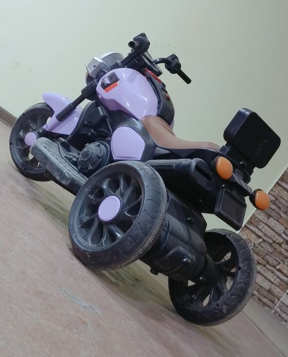 Moshina sotiladi narxi 800. ming soʻm boʻlgan uchun