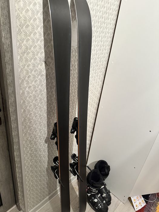 Продам лыжи atomic