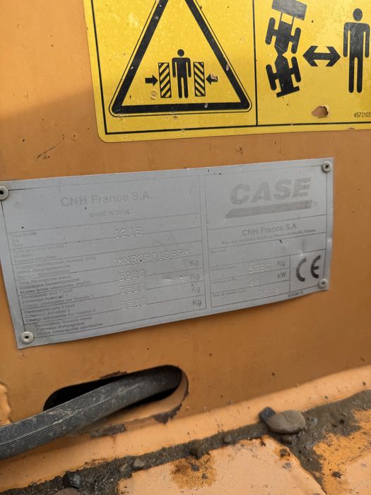 Incarcator frontal Case 121E