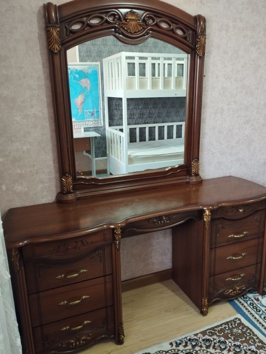 Спальни гарнитур продам. Район экспо