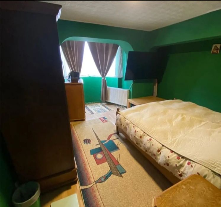 Vand urgent apartament 4 camere.