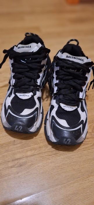 Balenciaga runner